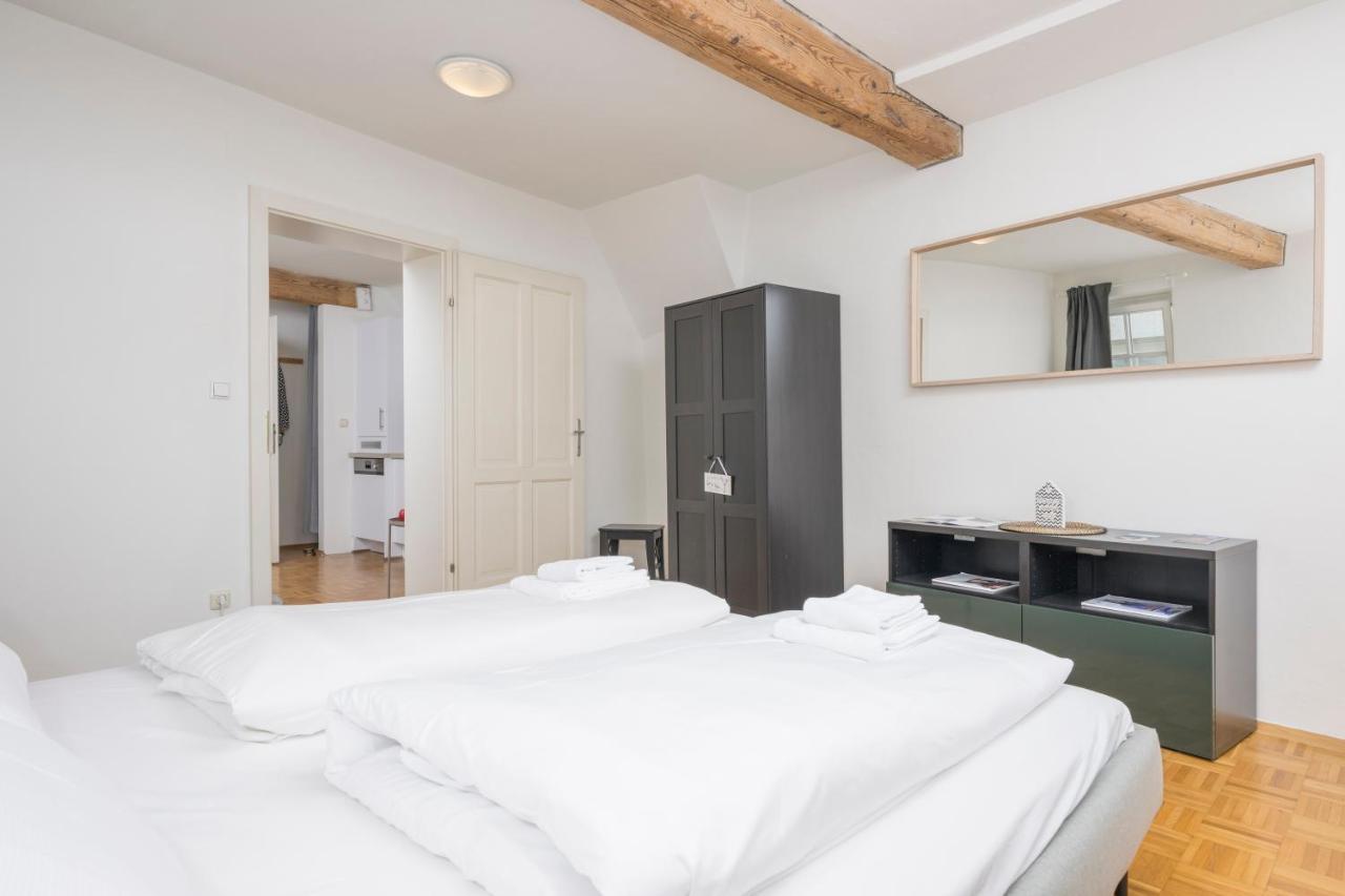 Apartamento Zum Grazer Uhrturm Exterior foto